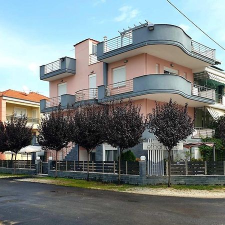 Design Suites Efharis Nea Peramos  Exterior photo